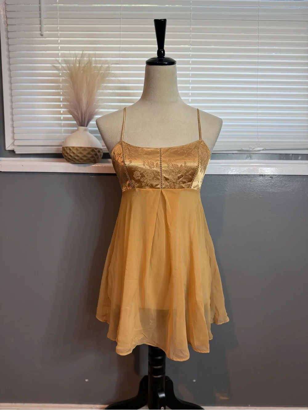 Vintage Victoria’s Secret Gold Floral Satin Sheer Babydoll Cami Top XS Y2K - Picture 3 of 9